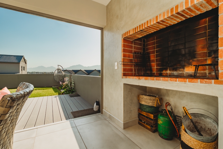 5 Bedroom Property for Sale in Kingswood Golf Estate Western Cape